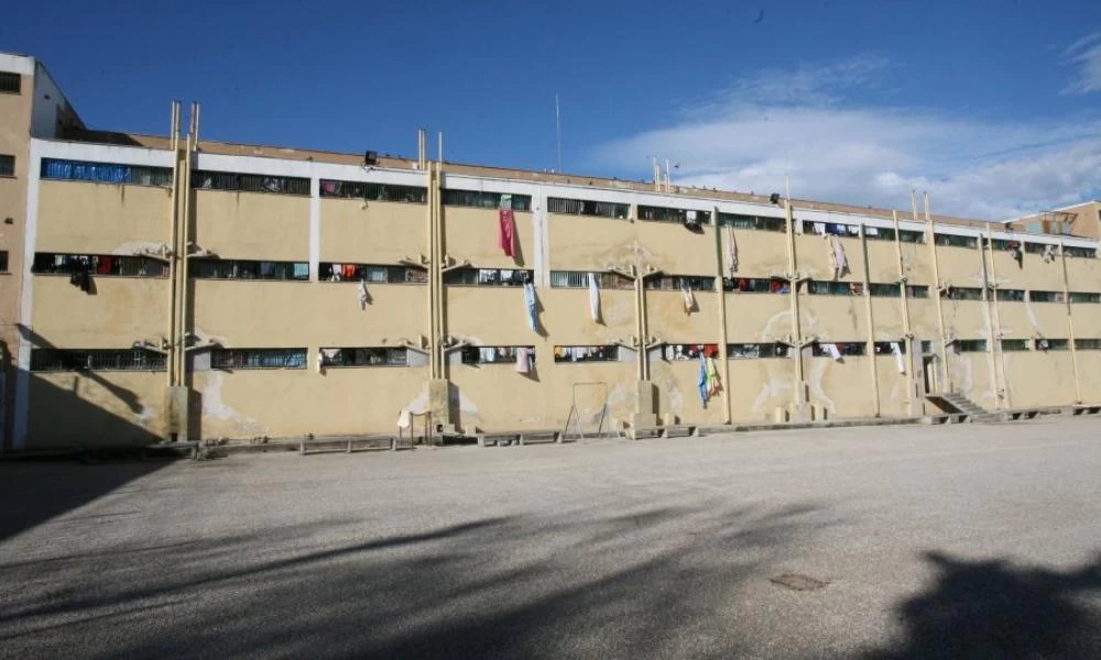 "Ντου" στις φυλακές Νέων Αυλώνας – Βρήκαν σπαθιά και μαχαίρια